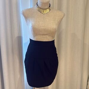 French Connection Size 4 Black Pleated Suiting Skirt w/ Pockets